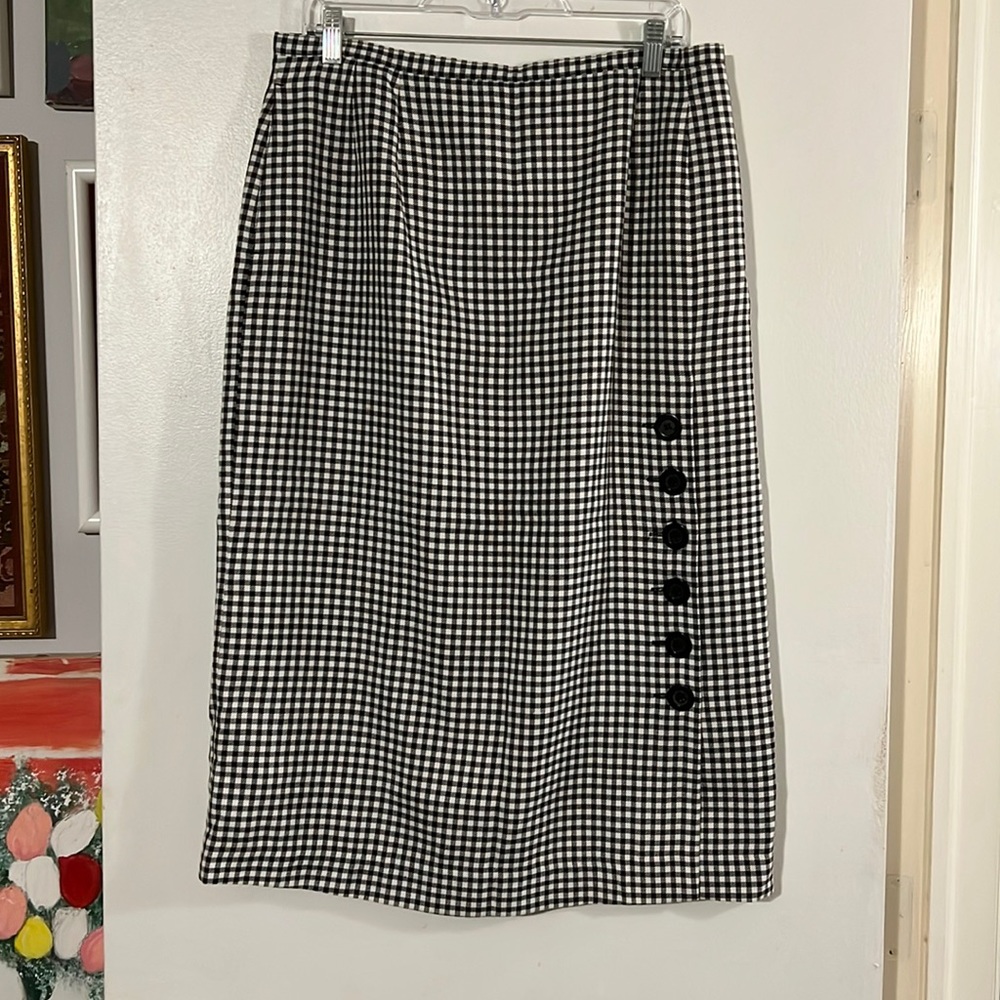 Harvé Benard black/white lined skirt with front pockets